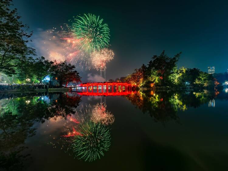 Hanoi’s Hoan Kiem Lake fireworks