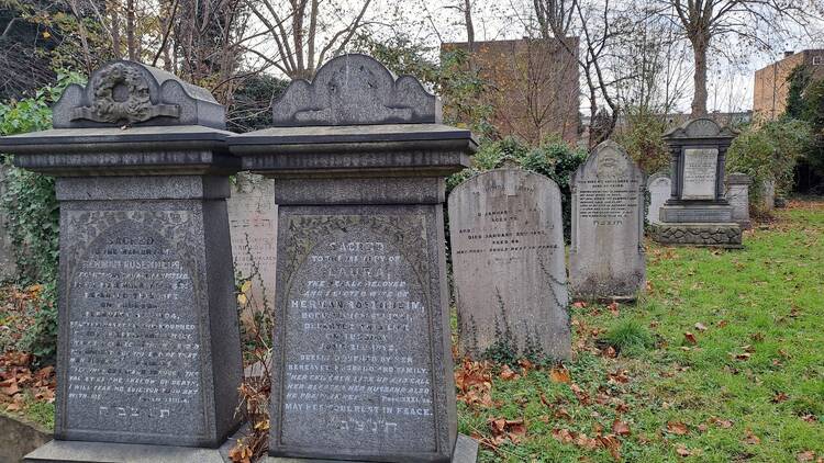 Balls Pond Cemetery