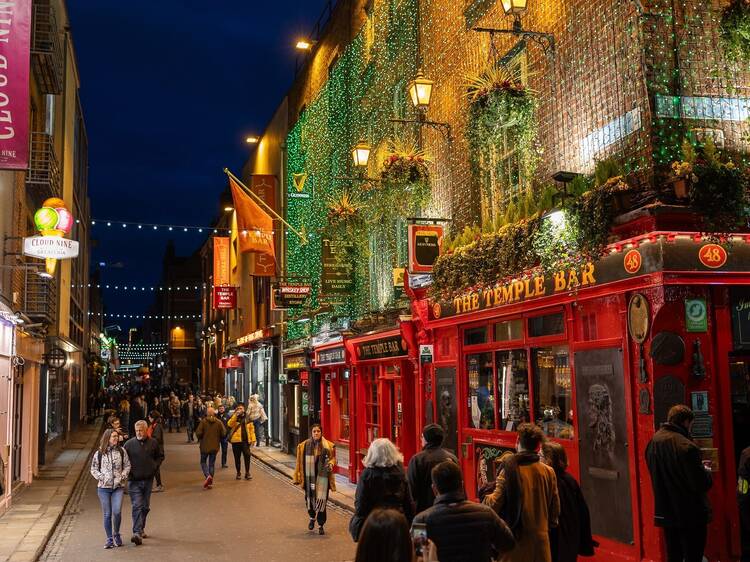 The famous Temple bar, located in the Temple bar district of Dublin Ireland. Night Wiew.