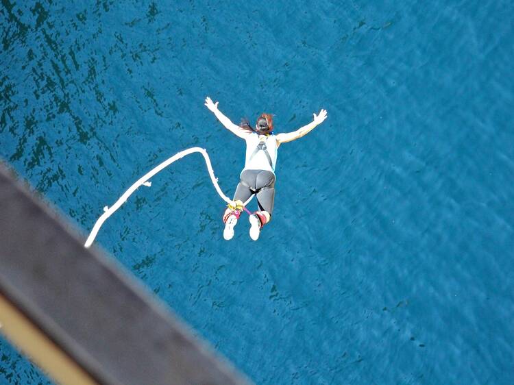 Le plus haut bungee au Canada arrive à Montréal avec le plus grand saut urbain du pays