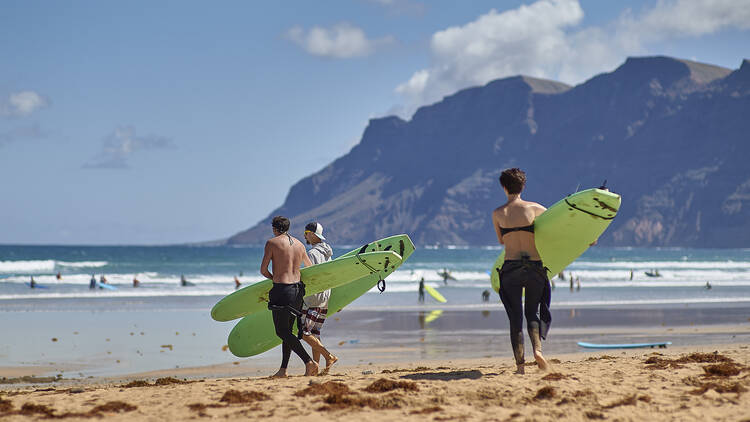 Famara surfing