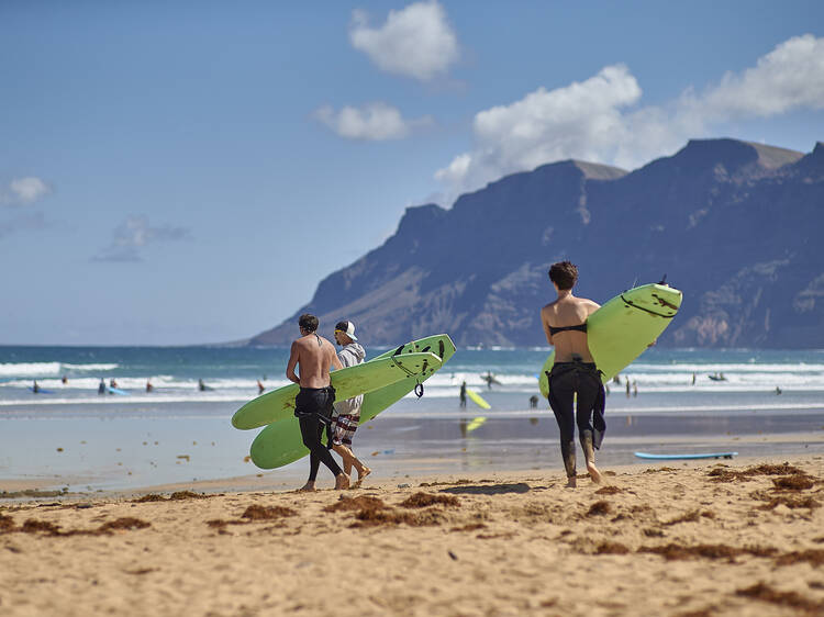 Famara surfing