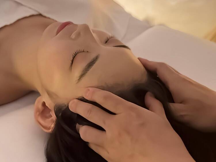 Lymphatic massage at Meinou Dry Head Spa