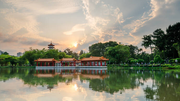 Surround yourself with flora and fauna at Jurong Lake Gardens