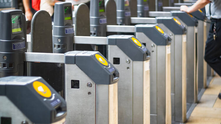 Contactless card readers lining along the London Underground 