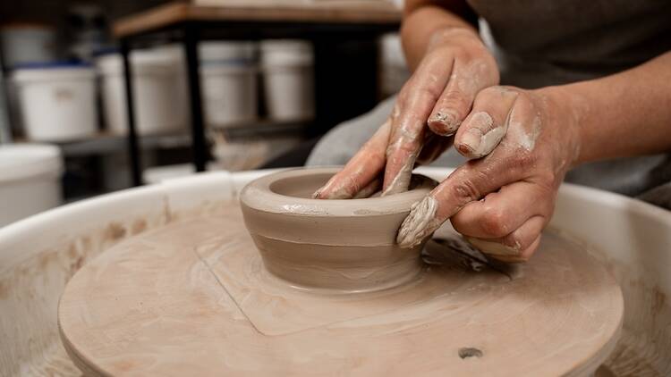 Pottery Wheel Throwing: Agateware Marbling