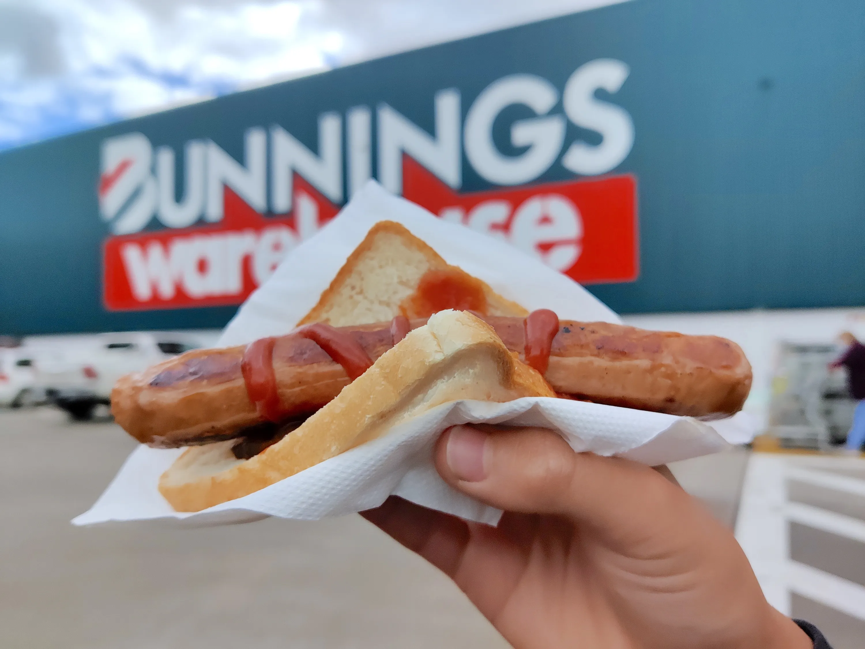 Bunnings sausage sizzle