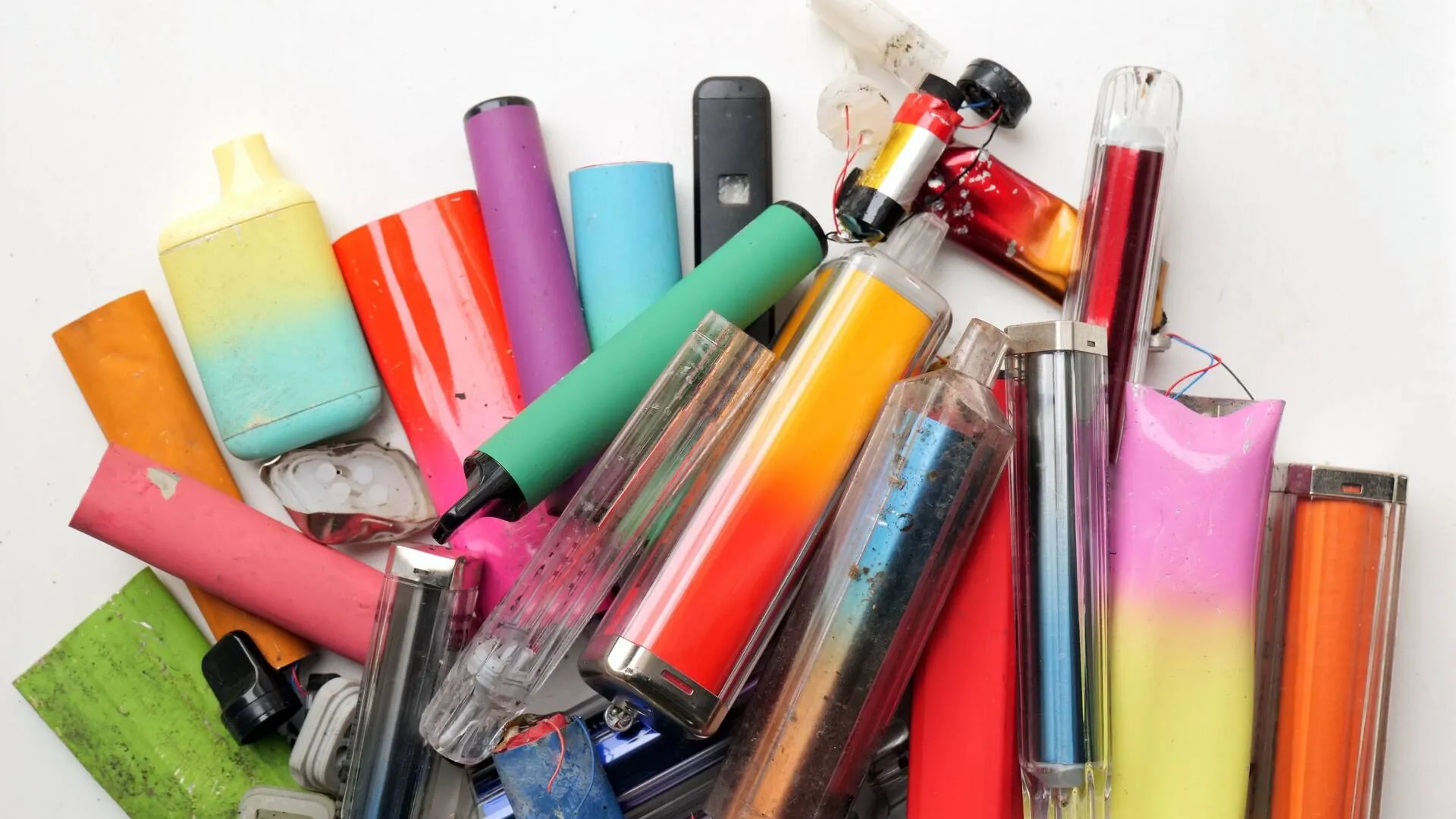 香港拟于2026年年中起禁止在公众场所持有及使用电子烟烟弹