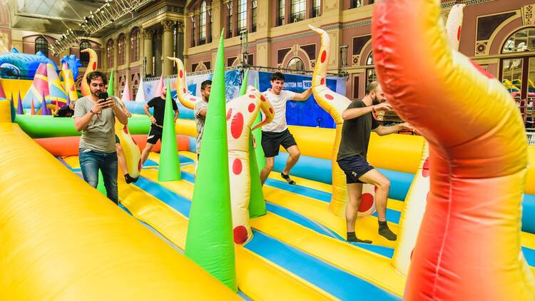 The Monster Parque Inflable CDMX en la Gran Carpa Santa Fe