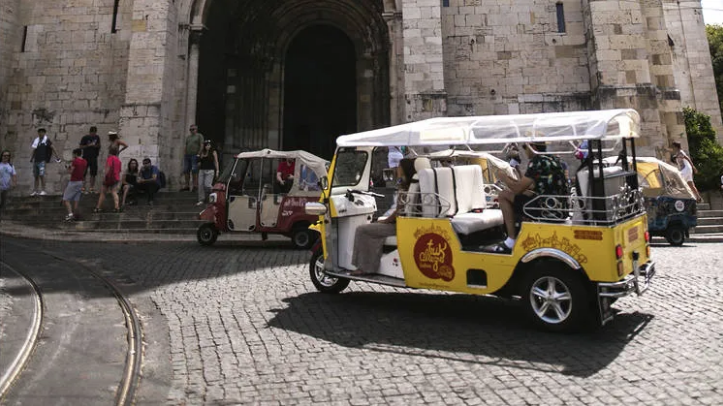 Adeus, tuk-tuk? Lisboa vai proibir circulação de veículos turísticos no centro histórico