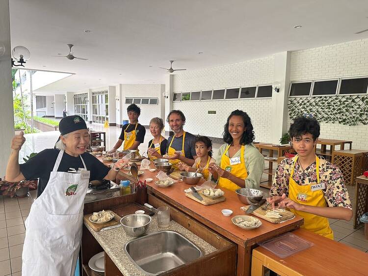 Take up a cooking class at LaZat