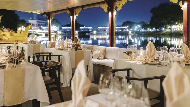 A Romantic Dinner Cruise on the River Ping