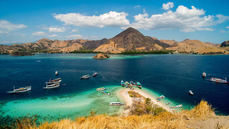 Direct flights from Singapore to Labuan Bajo Indonesia Komodo Airport