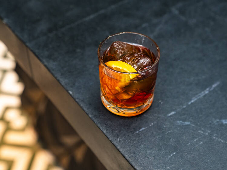 Él Negroni ella Guayaba Él Negroni ella Guayaba
