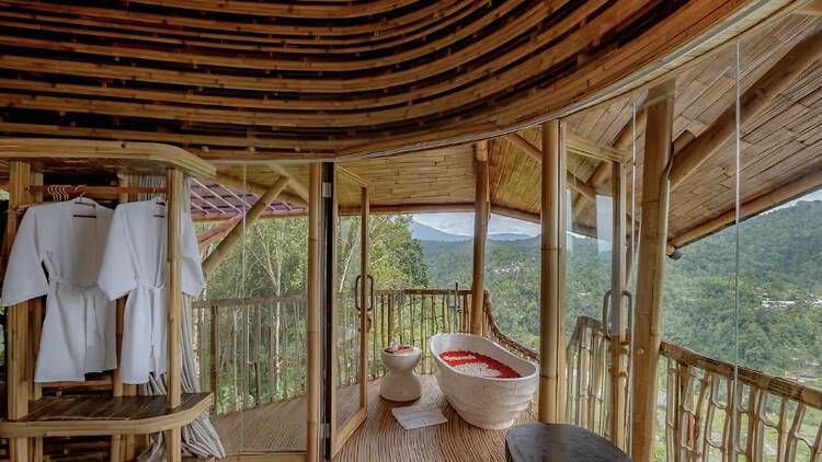 A cliffside bamboo treehouse in Klungkung