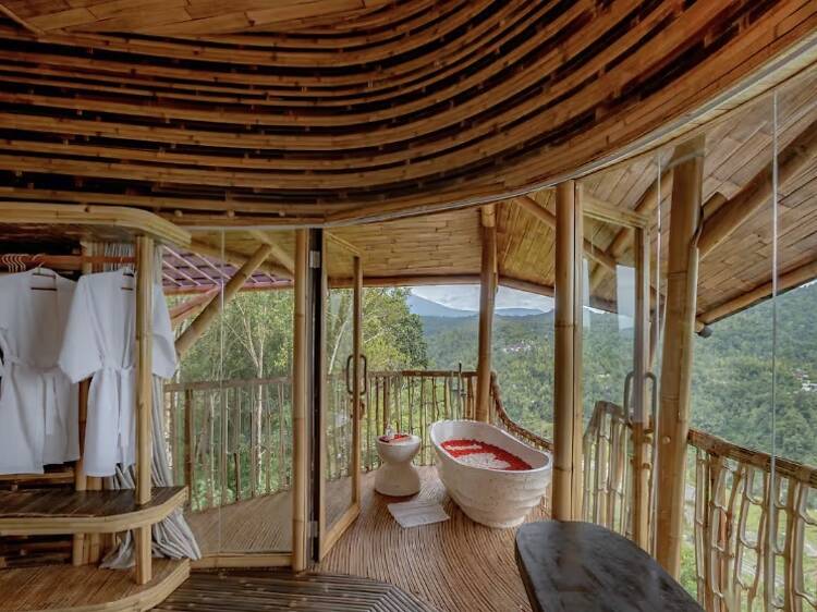 A cliffside bamboo treehouse in Klungkung