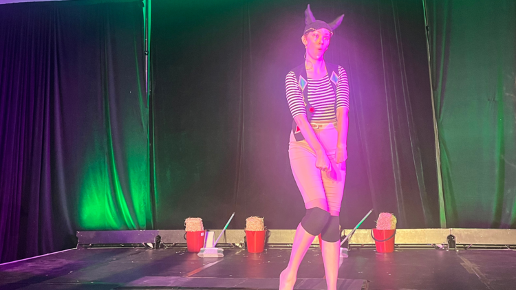 Elf Lyons – Horses