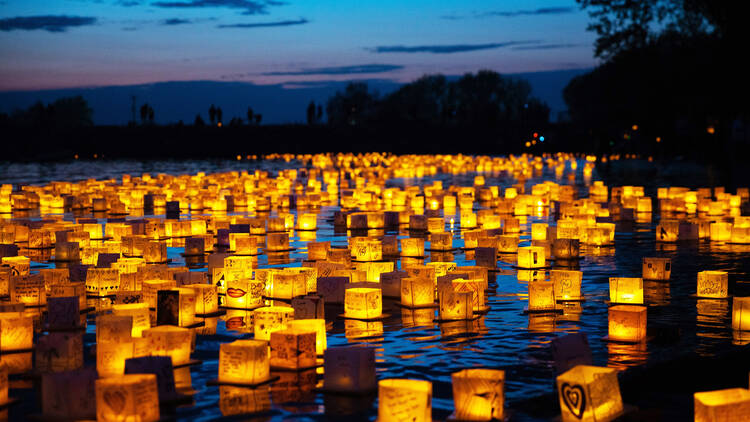 Illuminated lanterns floating on water