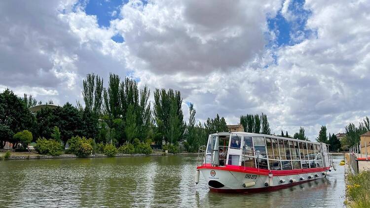 Fotografía del crucero por el canal, por Bodegomanía, rutas del canal