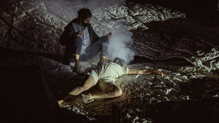 A melhor peça de teatro: “No Yogurt for the Dead”