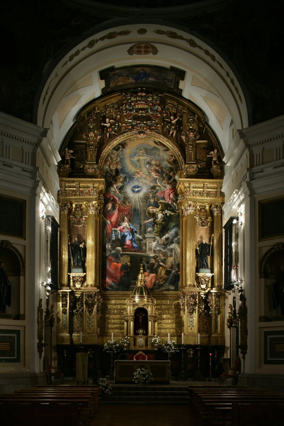 Interior de la iglesia de San Pl&aacute;cido.