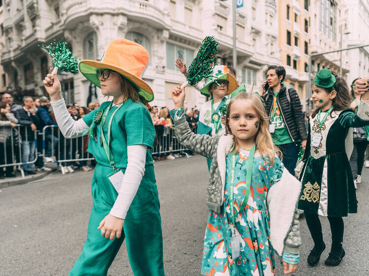 Danza irlandesa en el metro, churros verdes en San Ginés y fútbol gaélico: arranca la Semana de Irlanda en Madrid