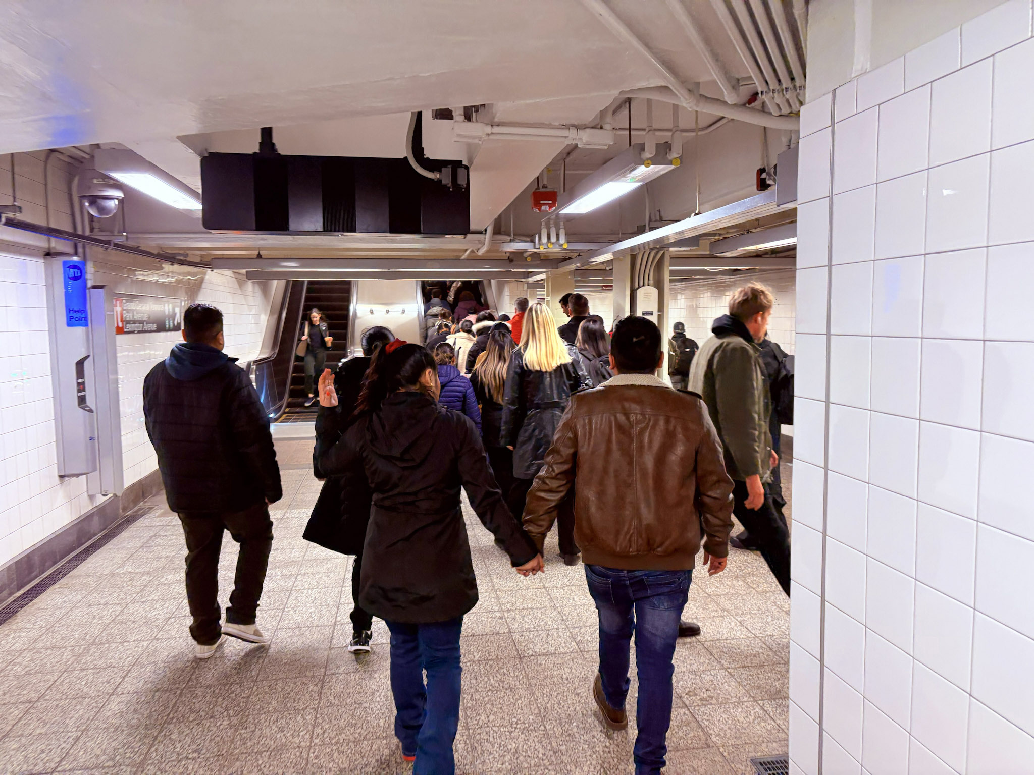 Grand Central 7 new hallway to escalator