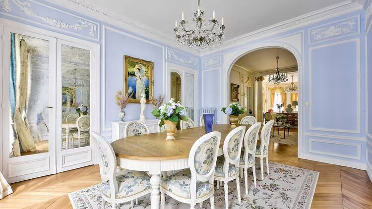 The beautiful blue-walled home near the Arc de Triomphe