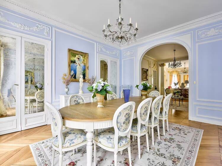 The beautiful blue-walled home near the Arc de Triomphe