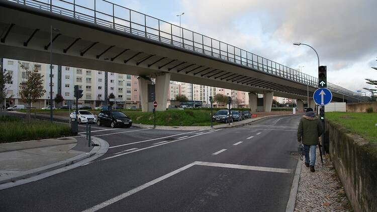 De jardim a anfiteatro. Há 12 ideias a votação para debaixo deste viaduto, no Lumiar