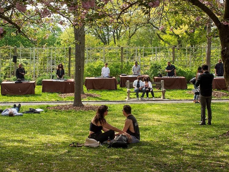 A new sound installation at the Brooklyn Botanic Garden honors the victims of the COVID-19 pandemic