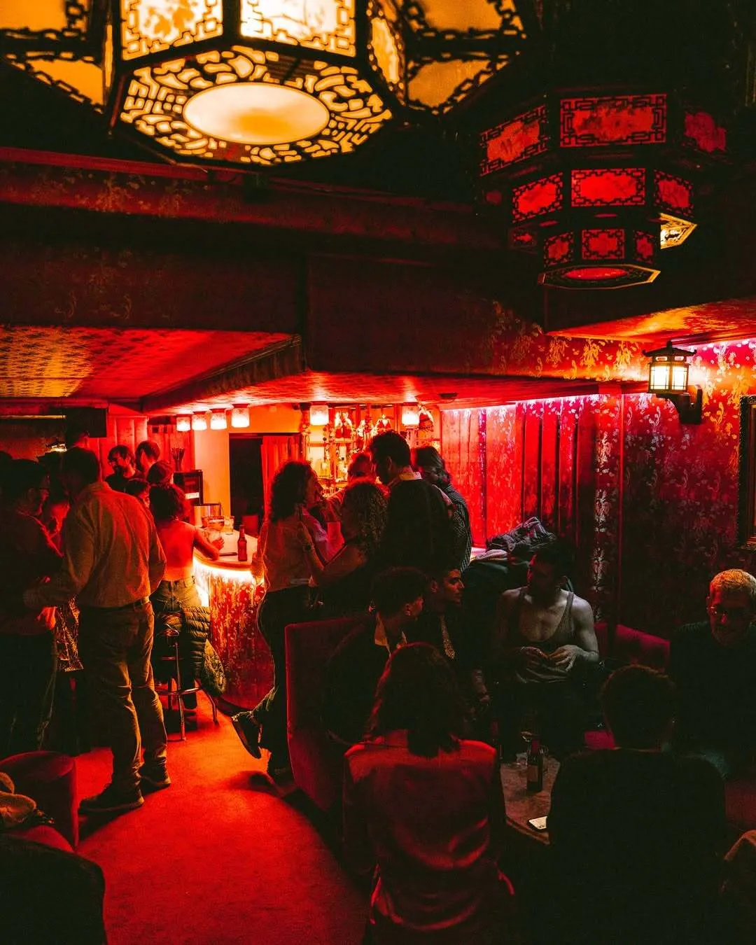Interior de Lucky Dragon.