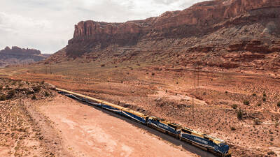 Train Rockside 'Rockies to the Red Rocks' Luxury Train Expands Its Scenic Mountain ...