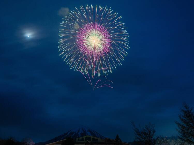 5 reasons Zekkei Fireworks at Mt Fuji make for a unique Japanese springtime experience