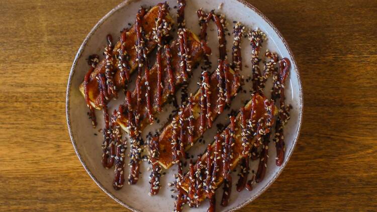 Halloumi Zaatar con chutney de dátiles en Farid