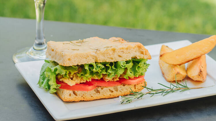 Bocadillo de pollo en Patio Lorenza (Mendoza)