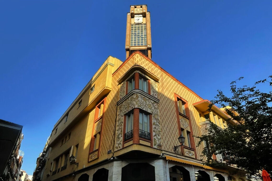 Exterio del Teatro Pav&oacute;n.