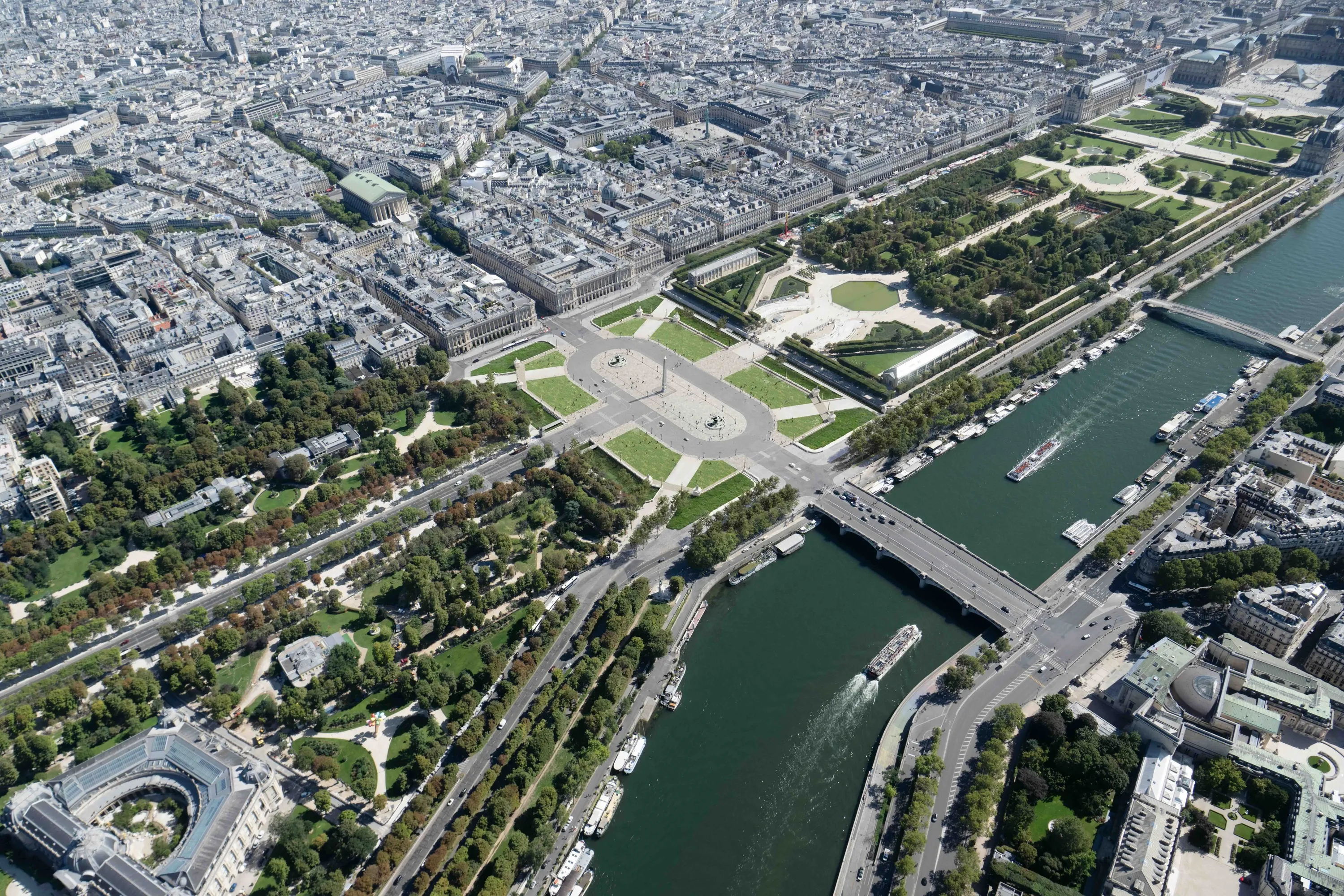 Découvrez les images du projet de la future place de la Concorde entre pelouses immenses et place réduite pour les voitures