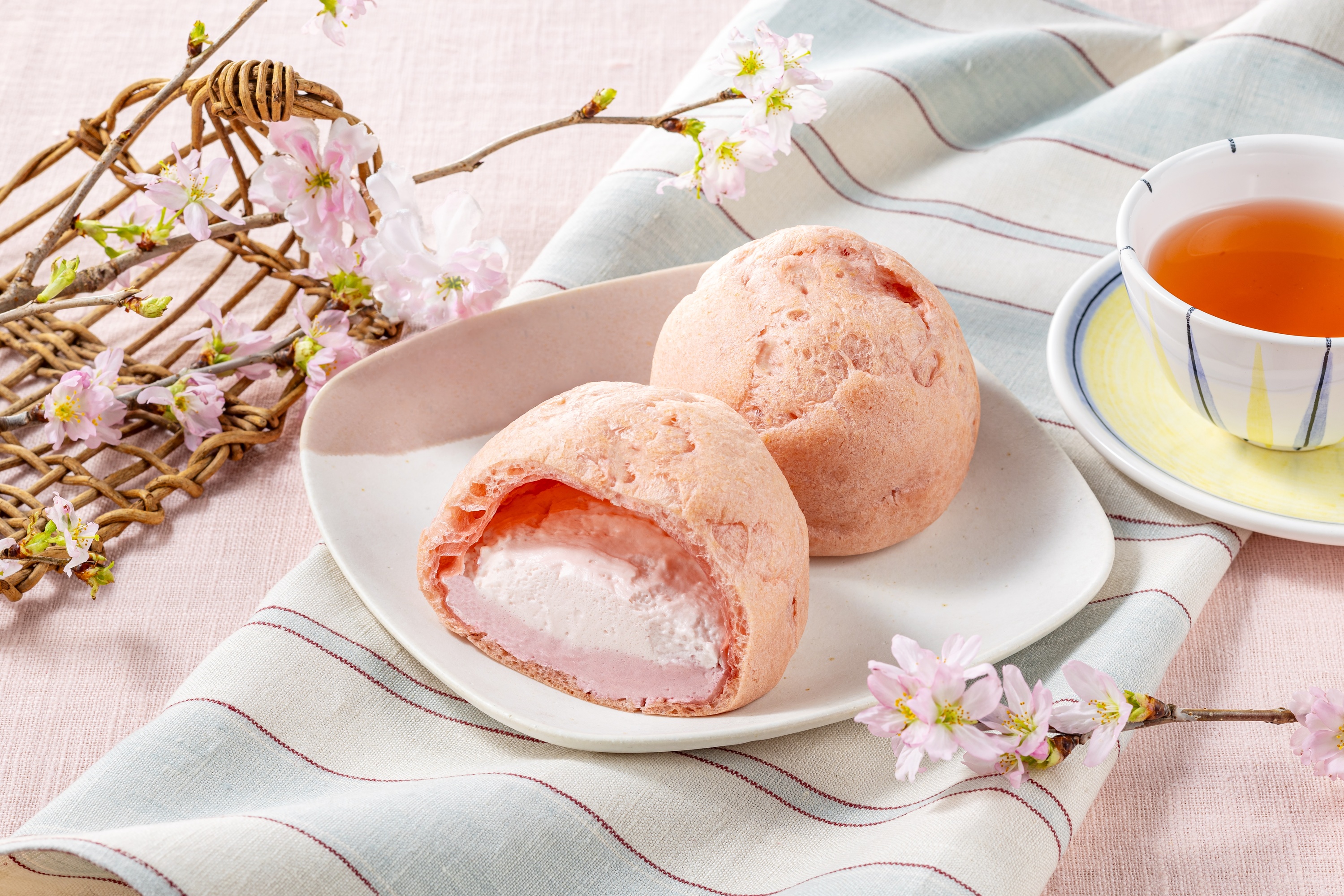 Drink me eat me : seven oriental beauti… Drink me eat me : seven oriental beauti… Drink me eat me