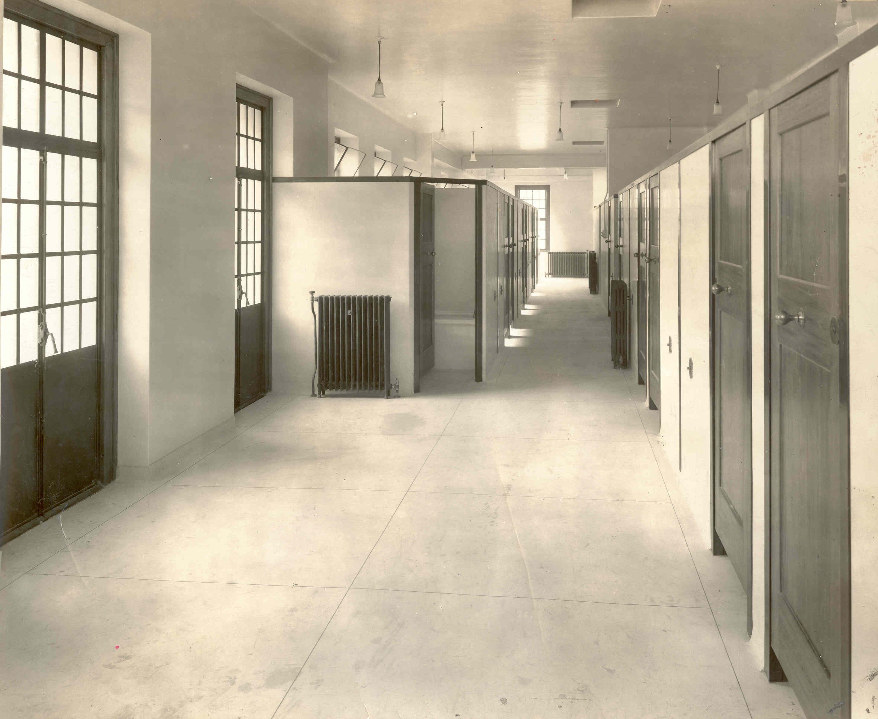 Black and white photo of York Hall men’s baths c. 1929