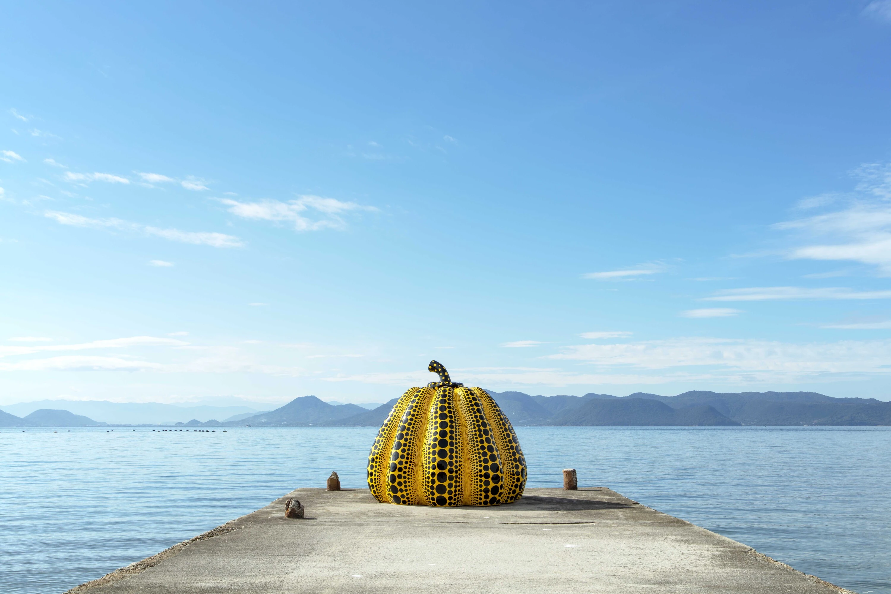 Yayoi Kusama&rsquo;s Yellow Pumpkin on Naoshima