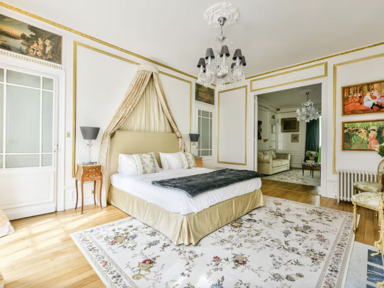 Une maison bleu majorelle à deux pas de l’Arc de Triomphe