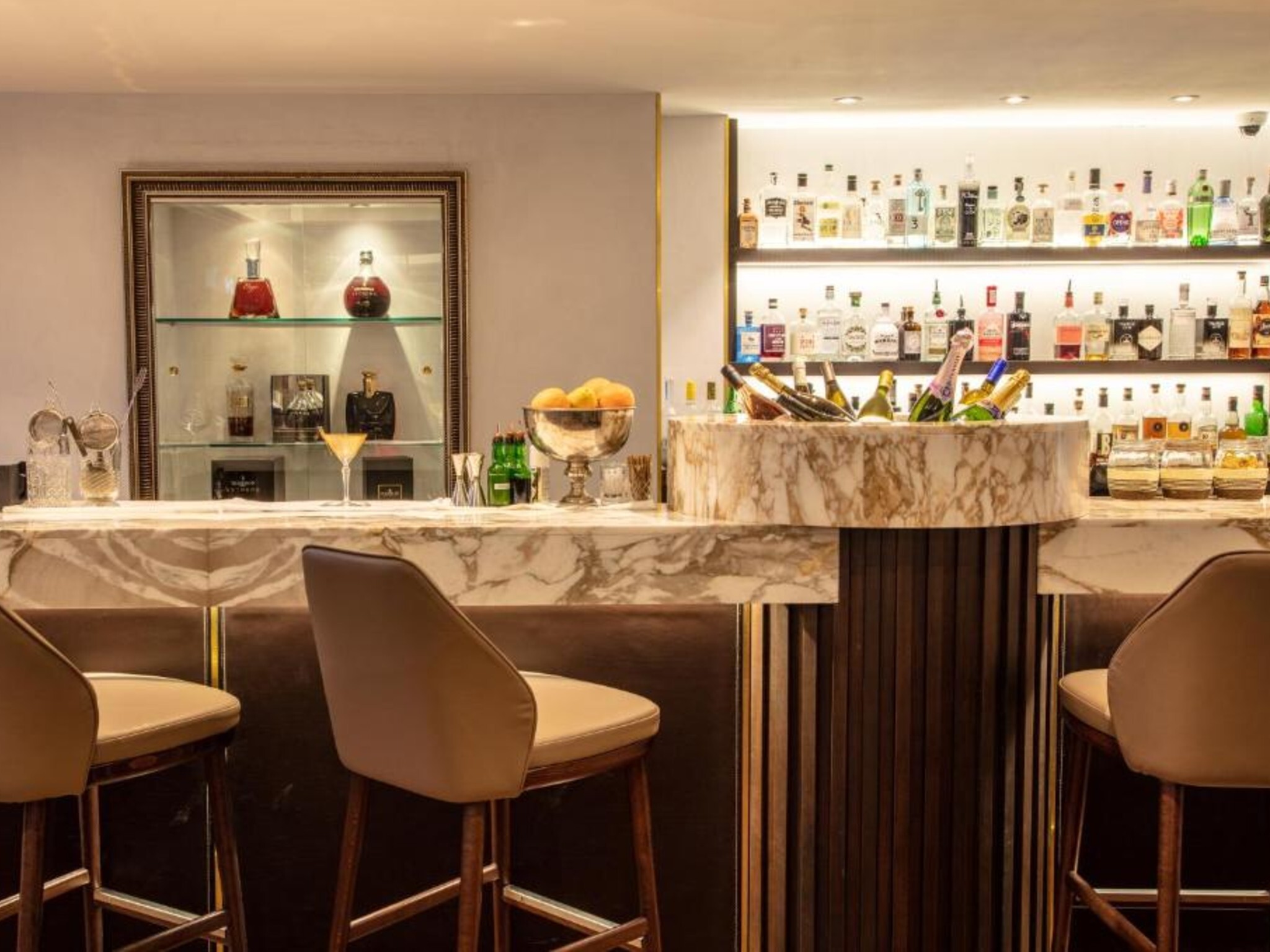 The Roseate Reading, hotel