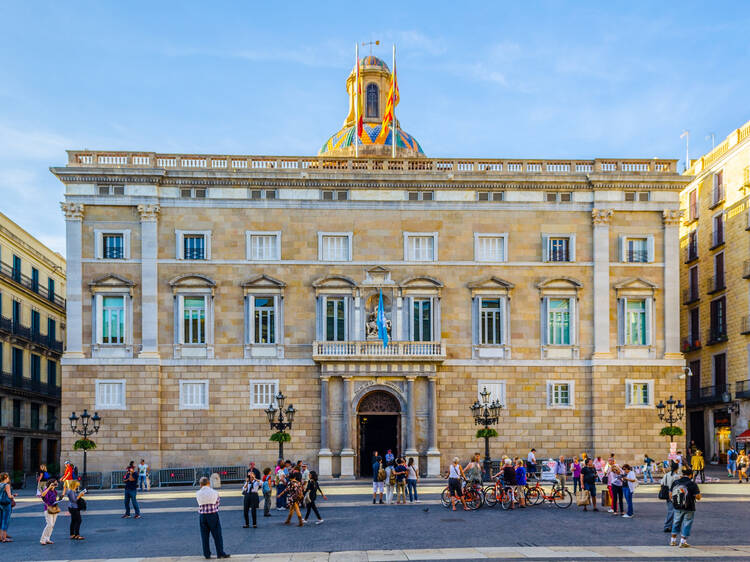 Estos son los cinco alcaldes y alcaldesas con los sueldos más altos de Cataluña