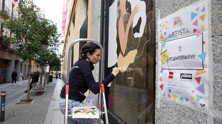Ver cómo se llena Malasaña de colores
