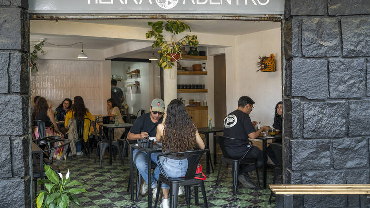 Tierra Adentro