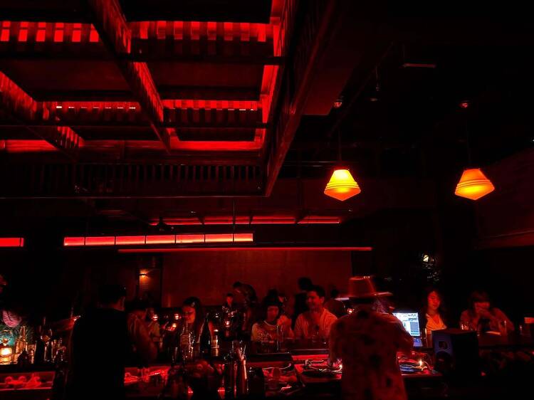 Bar 335