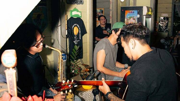 Dok Kaew House Bar