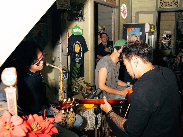 Dok Kaew House Bar