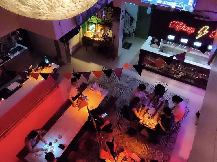Apron Bar